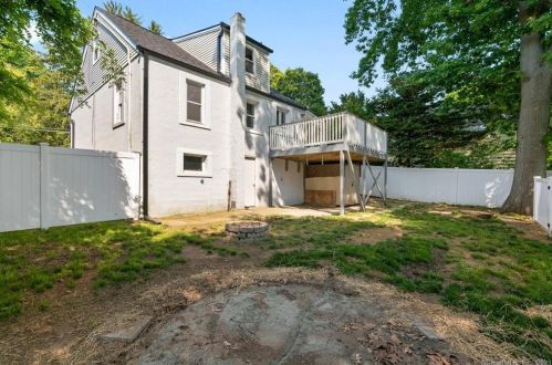 160 River Rd, Huntington CT  06484-4444 exterior