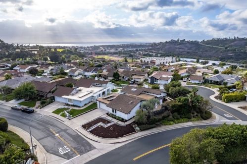 323 Calle Empalme, San Clemente CA  92672-2105 exterior