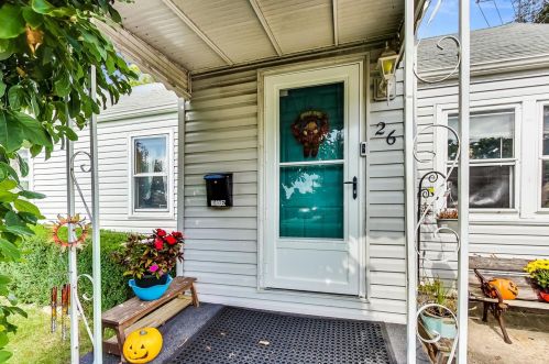 26 Whitehall Ave, Melrose Park, IL 60164-1722