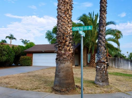 8320 Thoreau Ln, Riverside, CA 92504-4322
