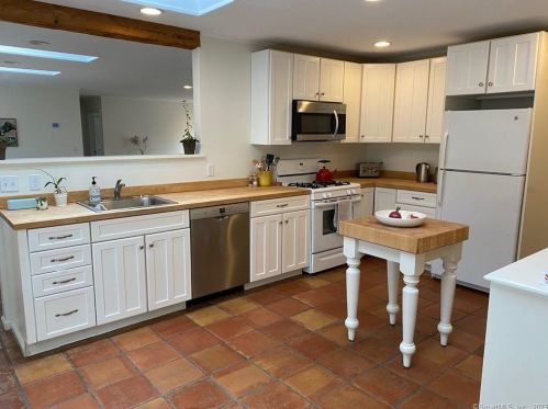 46 Hinkle Rd, Washington Depot, CT 06793-1001