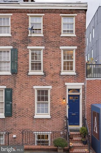2322 Locust St, Philadelphia, PA 19103-5513