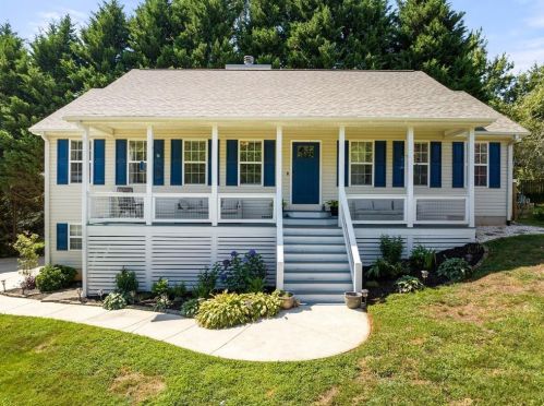 136 Mountain Overlook Dr, Cleveland, GA 30528-3027