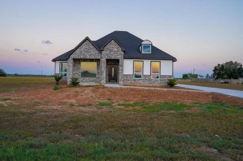 395 Brahman Trl, Angleton, TX 77515-5079
