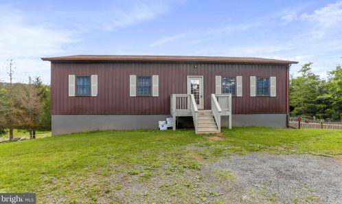 2731 Mountain Run Rd, Berkeley Springs, WV 25411-5576