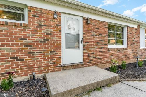 2003 Pineview Dr, York, PA 17408-1441