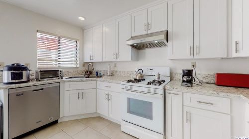 625 California Ave, Glendale CA  91203-1573 exterior