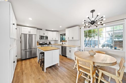 950 Nuala Ct, Concord, CA 94518-3823