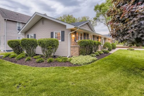4 Stone Ave, North Aurora, IL 60542-1622