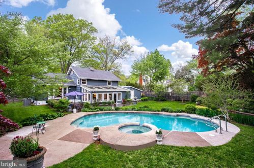 17 Leavitt Ln, Princeton NJ  08540-3921 exterior