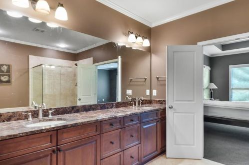 651 Lockton Pl, Atlanta GA  30342-5044 exterior