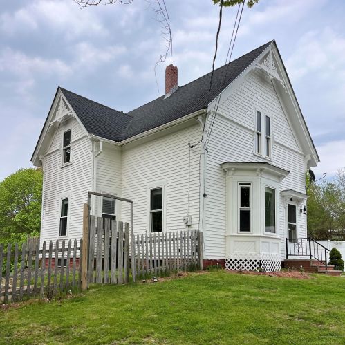 105 High St, Warren, ME 04864-4226