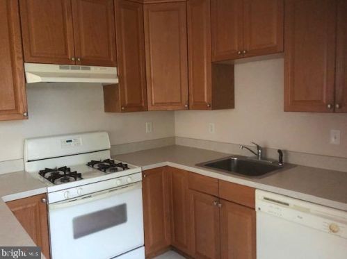 35 Kyle Way, Trenton NJ  08628-2517 exterior