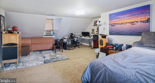 922 4 St, Philadelphia PA 19147-4104 exterior