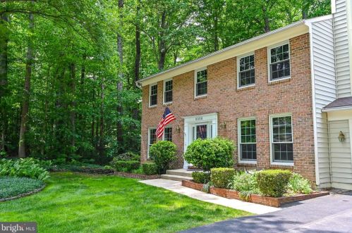 9008 Octavia Ct, Springfield VA  22153-1636 exterior