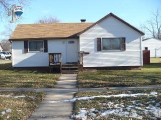 115 10th St, Hillcrest, IL 61068-1861