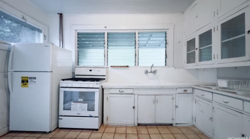 2508 Manoa Rd, Honolulu HI  96822-2120 exterior