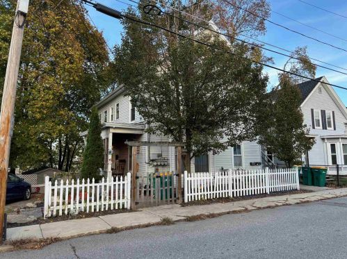 26 River St, Rochester, NH 03867-2627