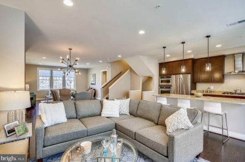 642 Ellsworth Dr, Silver Spring MD 20910-4301 exterior