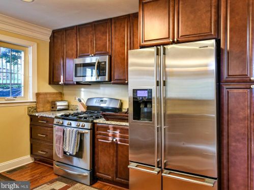 621 Greenbrier Dr, Silver Spring MD 20910-4230 exterior