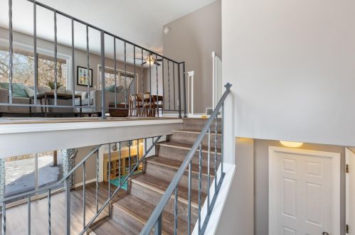 1715 Hickory Hill Dr, Saint Paul, MN 55122-2411