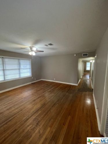 903 Fern Ln, Victoria, TX 77904-2168