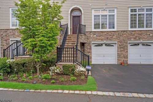 8 Jensen Ct, Old Bridge, NJ 08857-4404