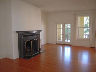 1056 Greenwich St, San Francisco CA  94133-2564 exterior