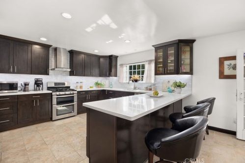 1851 Greenbriar Rd, Glendale CA  91207-1064 exterior
