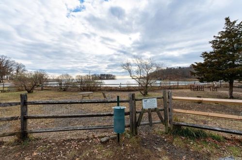 12 Splitrock Rd, Norwalk CT  06854-4713 exterior