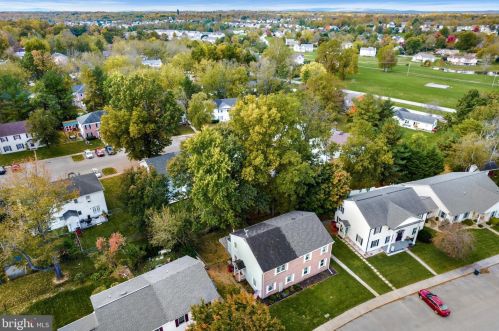 23 Berkeley Ct, Charles Town WV  25414-4221 exterior