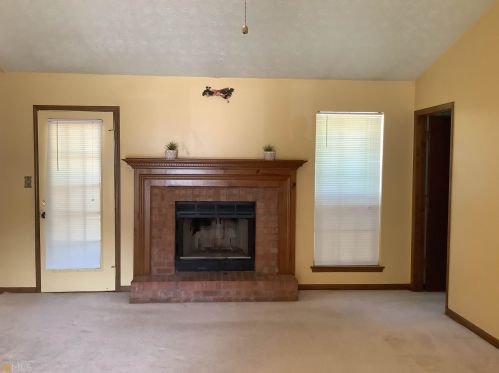 6145 Fay Ct, Rex, GA 30273-1228