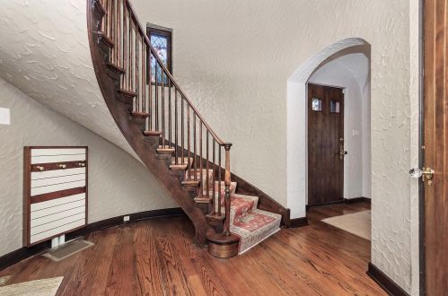 204 Fuller Ln, Northfield, IL 60093-4215