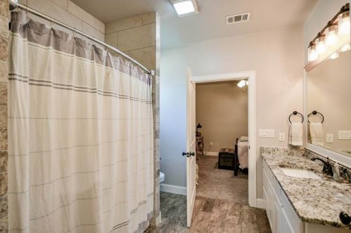 2019 Grn Wing, Granbury TX 76049-5560 exterior