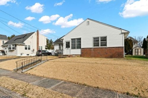 237 7th Ave, Manville, NJ 08835-1215