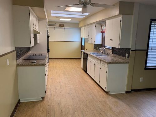 623 Holland St, Bellvue TX  77418-1429 exterior