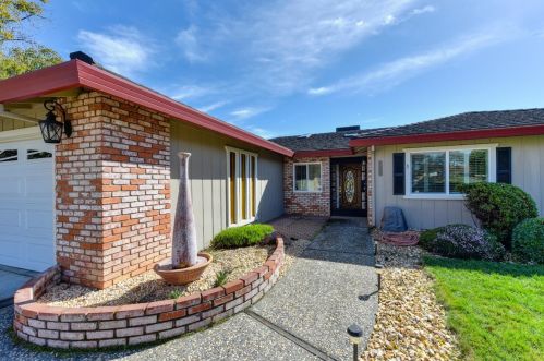 5200 Long Canyon Dr, Fair Oaks, CA 95628-4117