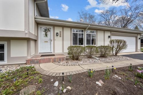 606 Fellows St, Saint Charles, IL 60174-4044