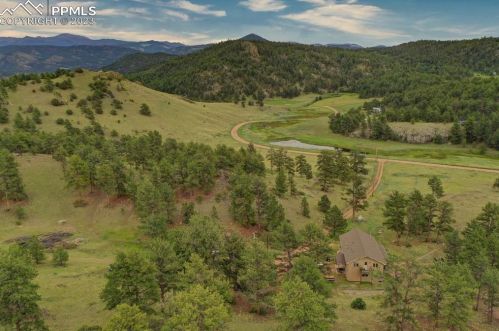 147 Chinook Ln, Twin Rock, CO 80816-8730