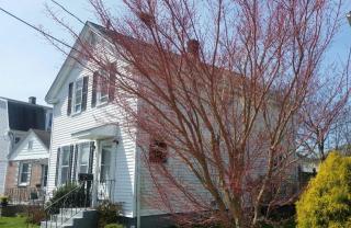 22 Caswell Ave, Middletown RI  02840-1818 exterior