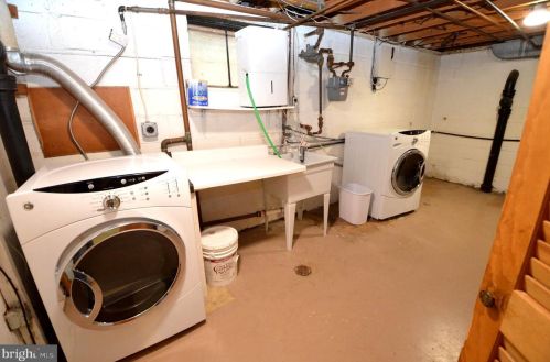 8715 Kenilworth Dr, Springfield VA  22151-1101 exterior