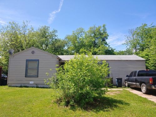 1112 Roselane St, Fort Worth, TX 76112-6841