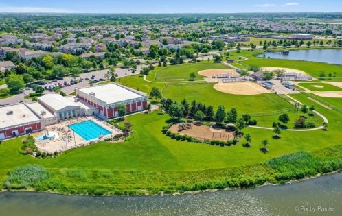 439 Westport Dr, Pingree Grove IL  60140-9172 exterior