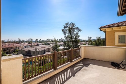 130 Long Fence, Irvine CA  92602-1807 exterior