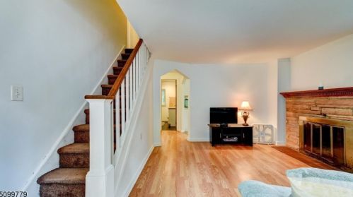 11 Central Ave, Hopatcong, NJ 07843-1802