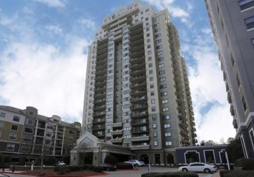 795 Hammond Dr, Atlanta GA  30328-5517 exterior