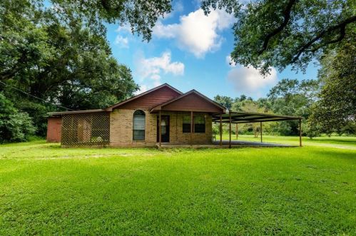 230 Palm Rd, Fresno, TX 77545-7904