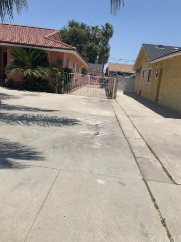 8433 Everest St, Downey, CA 90242-3621