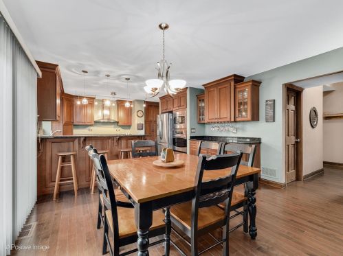 1270 Lance Ln, Carol Stream, IL 60188-3332