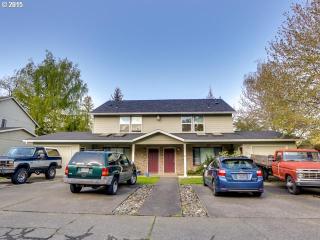 6820 Gdn Home Rd, Portland OR  97223-7054 exterior